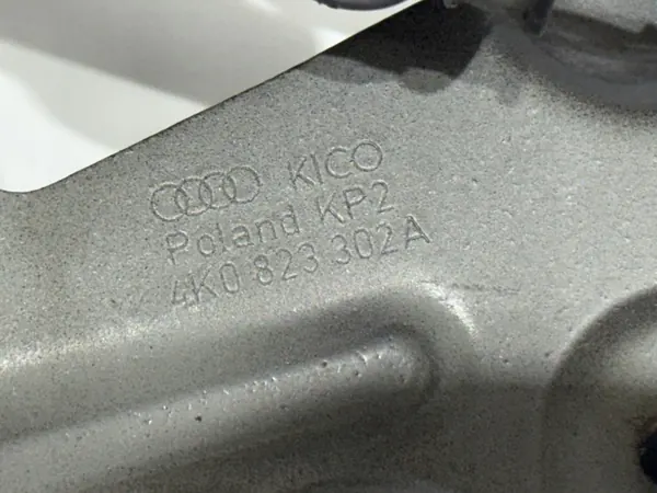 Audi A6 C8 Rechter Motorkapscharnier OEM 4K0823302A image 5