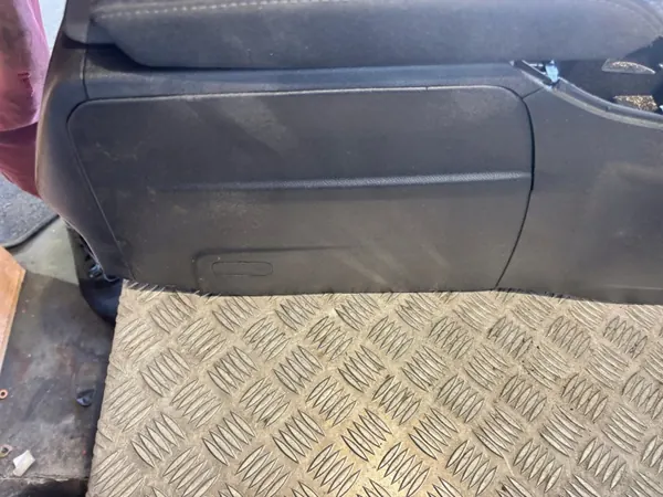 Túnel central OEM 9824789480 para Peugeot 208 II image 6