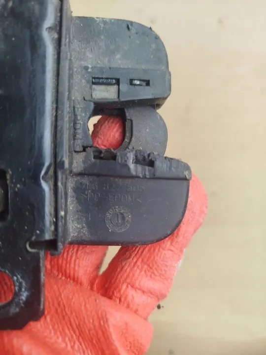 Baklucka Lås VW Touareg I 7L 7L6827505 image 2