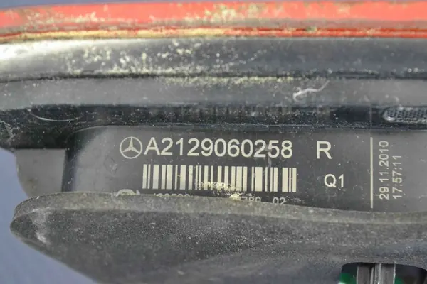 Rechter achterkleplamp MERCEDES-BENZ E (W212) A2129060258 image 4