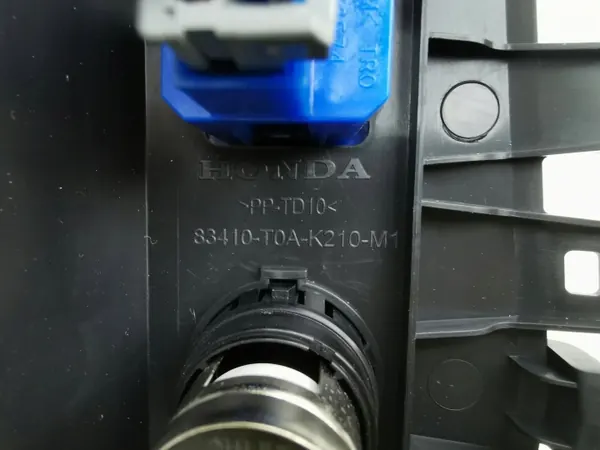 Tomada USB OEM 83410T0AK210M1 para Honda CR-V 2013 image 9