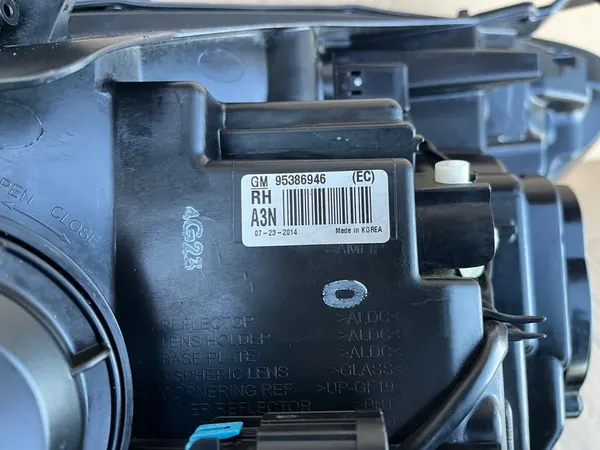 Opel Mokka Faro Bi-Xenón Derecho OE 95386946 image 7