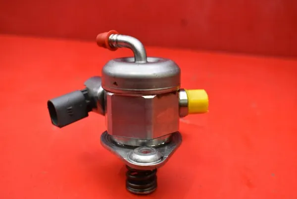 Pompe haute pression OEM 04E127025D pour Skoda Octavia image 4