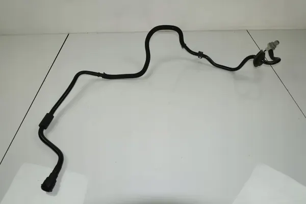 Mercedes W203 servovakuumslang OEM 2034304529 image 2