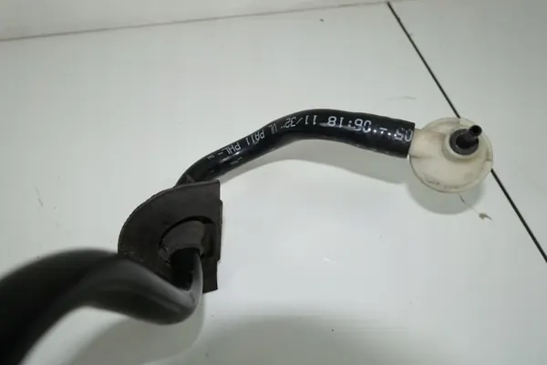 Mercedes W203 servovakuumslang OEM 2034304529 image 3