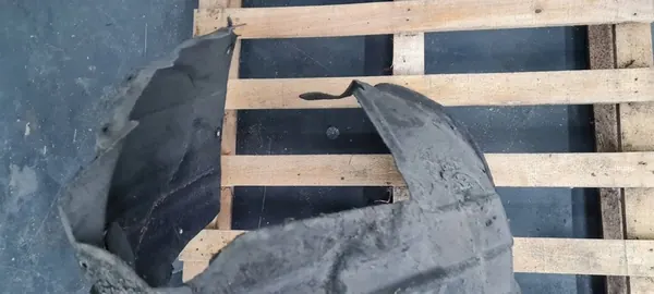 Audi A6 C6 Vasemman Etupuskuri 4F0821133P image 9