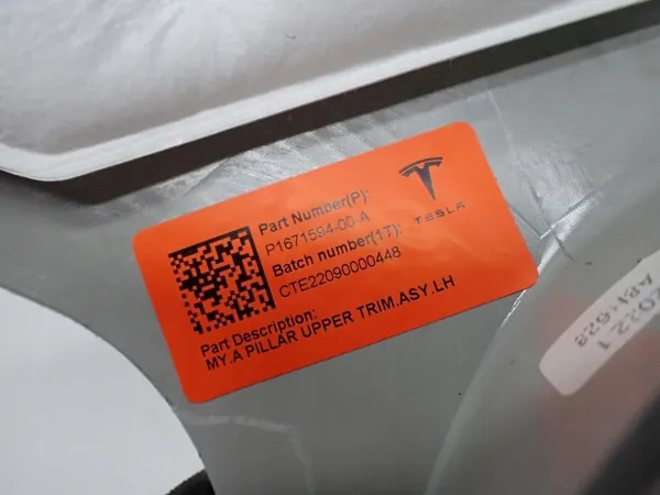 OEM 1671594-00-A Linker Voorste Pilaarafdekking Tesla Y image 3