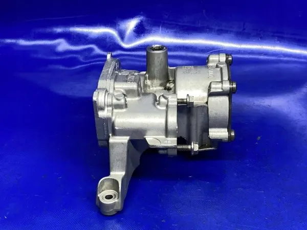 Pompe à huile OEM 04L145208H pour VW Passat B8 2.0 TDI image 4