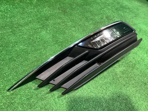 AUDI A3 8V5 SEDÁN REJILLA PARACHOQUES DELANTERA IZQUIERDA 8V5807681A image 2