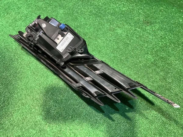 AUDI A3 8V5 SEDÁN REJILLA PARACHOQUES DELANTERA IZQUIERDA 8V5807681A image 8