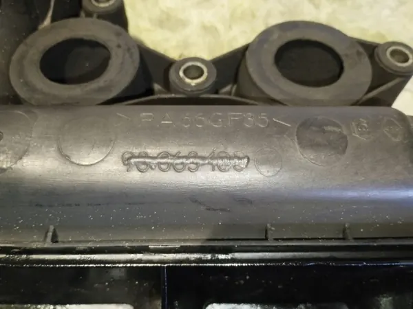 Renault Master 2.5 Couvre-soupape OEM 8200149903 image 3