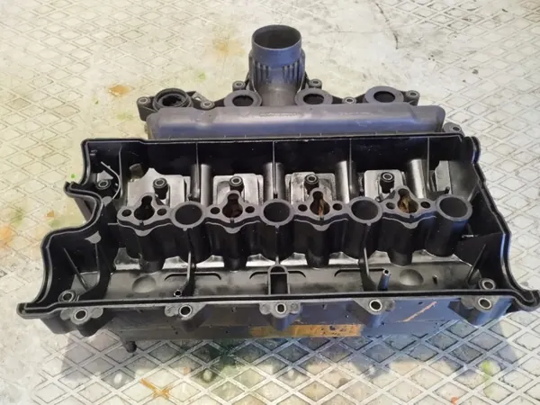 Renault Master 2.5 Couvre-soupape OEM 8200149903 image 4
