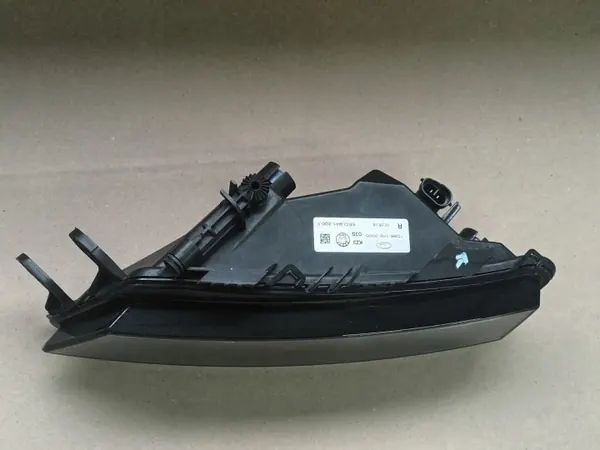 Farol Halogéneo Direito Dianteiro OEM 5E0941700F - Usado image 3