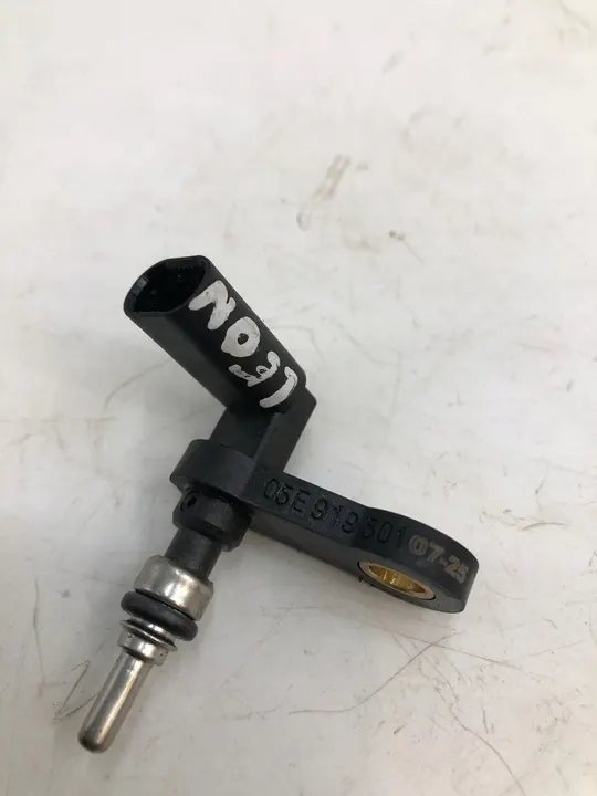 Capteur de température du liquide de refroidissement SEAT IBIZA V 05E919501 image 3