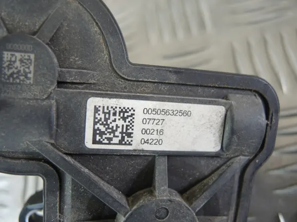 Alfa Romeo Stelvio Handbremshebel OEM 00505632520 image 4