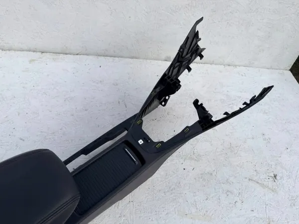 Accoudoir cuir Ford Focus MK3 OEM F1EB-A045M62-CHW image 3