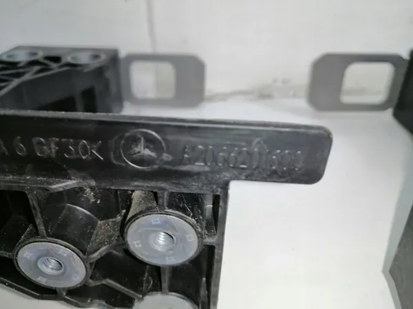 Support de radiateur côté gauche Mercedes-Benz C W206 2022 image 9