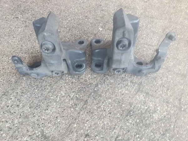 Torreta suspensión cabina Scania OEM 1728140 - Usado image 2