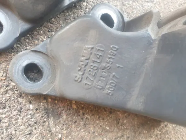 Torreta suspensión cabina Scania OEM 1728140 - Usado image 3