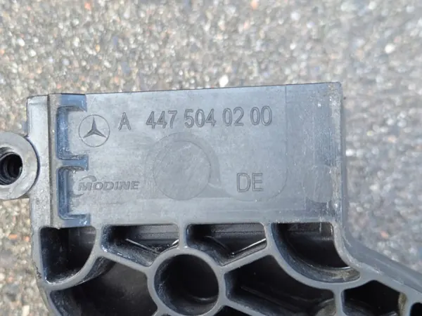 Support de radiateur droit OEM A4475040200 image 8