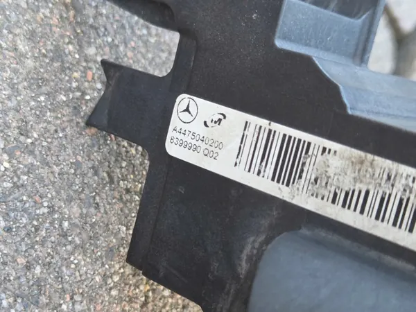 Support de radiateur droit OEM A4475040200 image 9