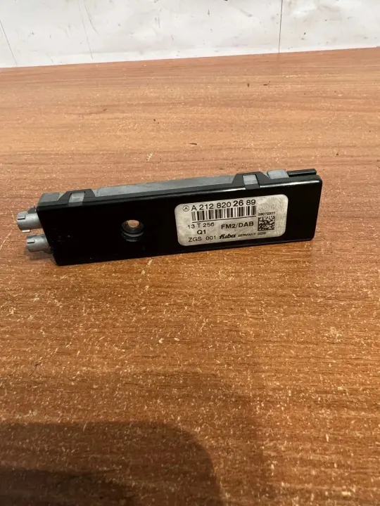 Amplificateur d'antenne D343 pour Mercedes-Benz E W212 2010 image 2