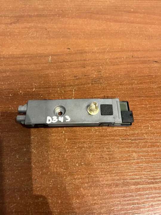 Amplificateur d'antenne D343 pour Mercedes-Benz E W212 2010 image 3