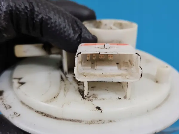 Bomba de combustível Fiat Punto II 1.2 8V 4 pinos OEM 51709816 image 4