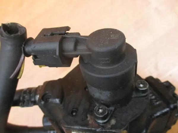 Brandstofinjectiepomp Opel Insignia Astra J 2.0 CDTI 0445010193 image 9