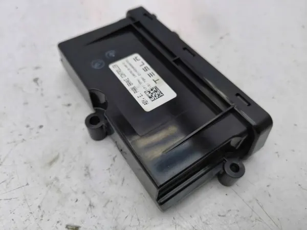 Módulo de freno Tesla OEM 100761800D - Usado image 4