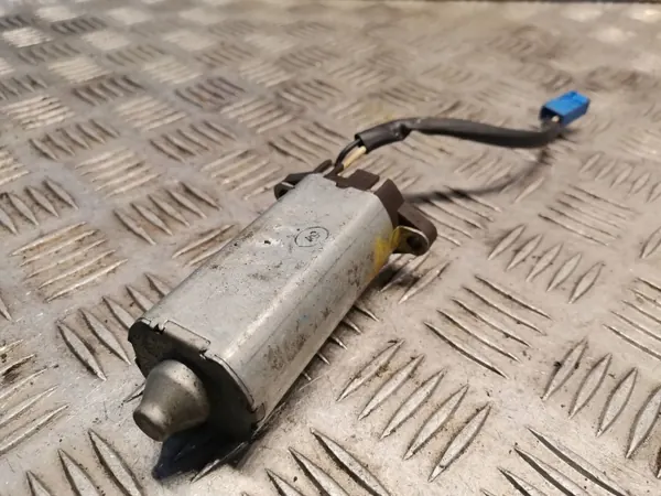 Motor Asiento Mercedes OEM 2038203642 - Usado image 3
