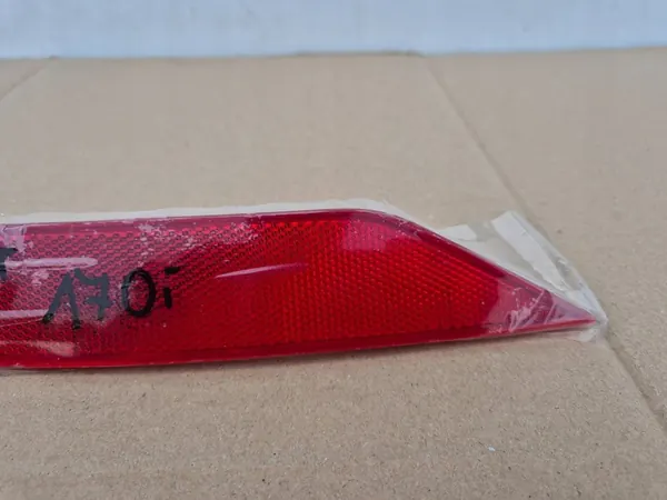 VW Touran II Oikea Puskureiden Heijastin 1T0945106C image 3