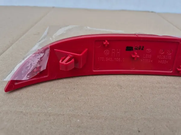 VW Touran II Oikea Puskureiden Heijastin 1T0945106C image 7