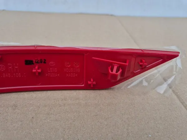 VW Touran II Oikea Puskureiden Heijastin 1T0945106C image 8