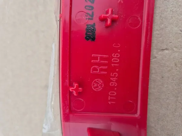 VW Touran II Oikea Puskureiden Heijastin 1T0945106C image 9