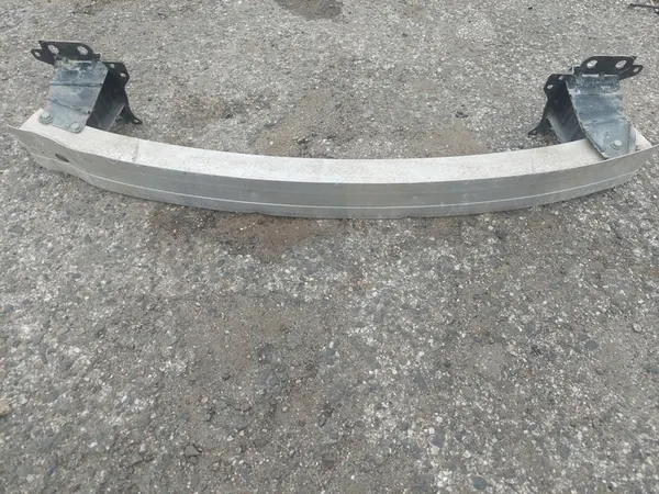 Etupuskuri Audi A3 8P 8P3807113A image 2