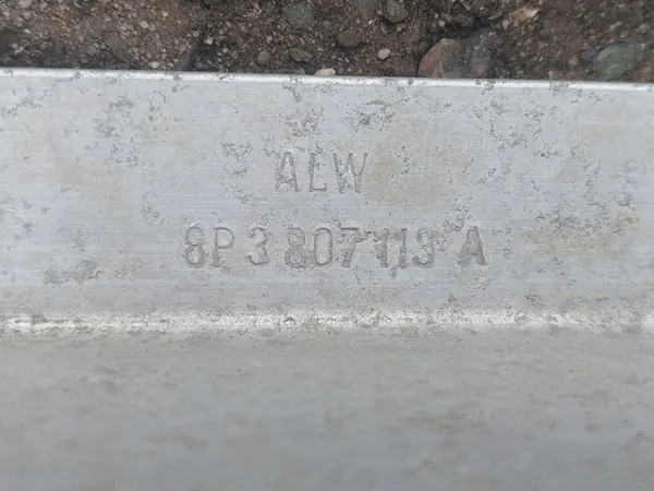 Etupuskuri Audi A3 8P 8P3807113A image 4