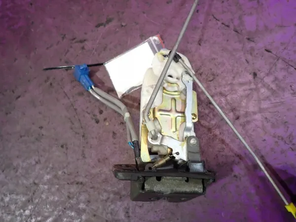 Suzuki Liana kofferbakslot OEM Zawada-383435- Gebruikt image 4