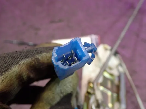 Suzuki Liana kofferbakslot OEM Zawada-383435- Gebruikt image 6