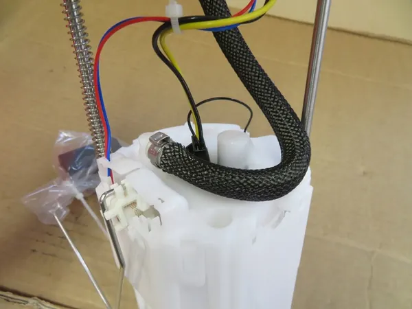 Bomba de Combustível Fiat Panda III 1.2 1.4 2012- OEM 51885821 image 9