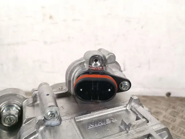 Honda CR-V Omvormer OEM 1530146635 - Gebruikt image 7