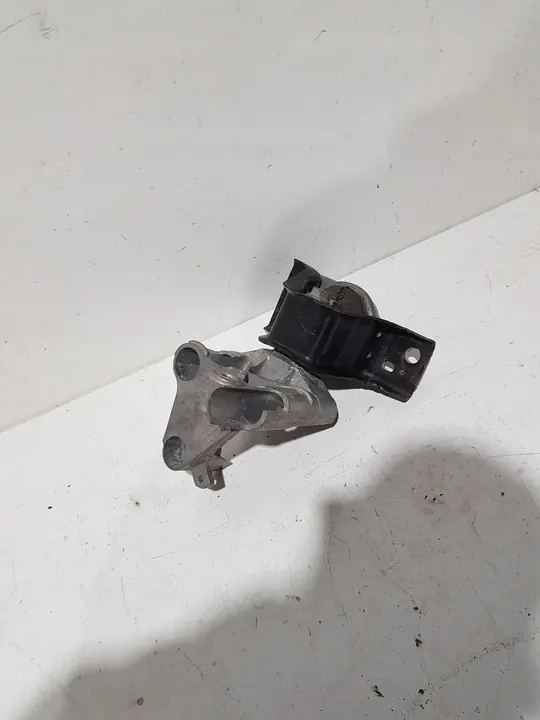 Nissan Micra 2004 Right Front Engine Mount image 2
