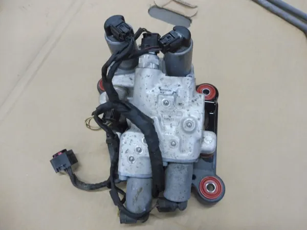Bloco de válvulas Dynamic Drive BMW OEM 6775258 - Usado image 2