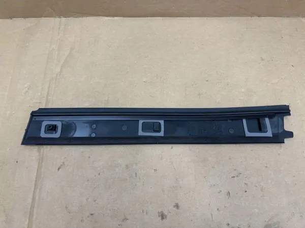 Joint vitre OEM 757080F010 gauche arrière portière image 3