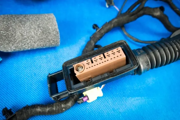 Audi dörr elkabel OEM 4N0971030Q - Begagnad image 3