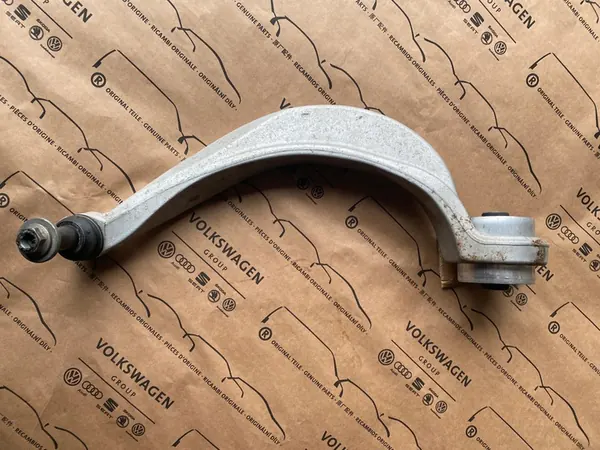 AUDI A8 Braccio di Controllo Inferiore Sinistro 4H0407693G image 2