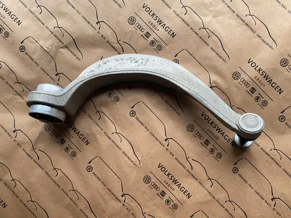 AUDI A8 Braccio di Controllo Inferiore Sinistro 4H0407693G image 4