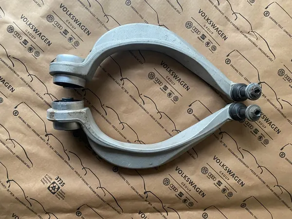 AUDI A8 Braccio di Controllo Inferiore Sinistro 4H0407693G image 6