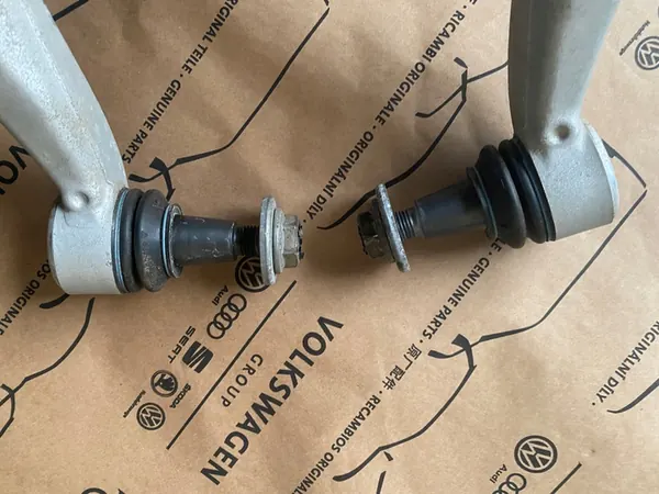 AUDI A8 Braccio di Controllo Inferiore Sinistro 4H0407693G image 7