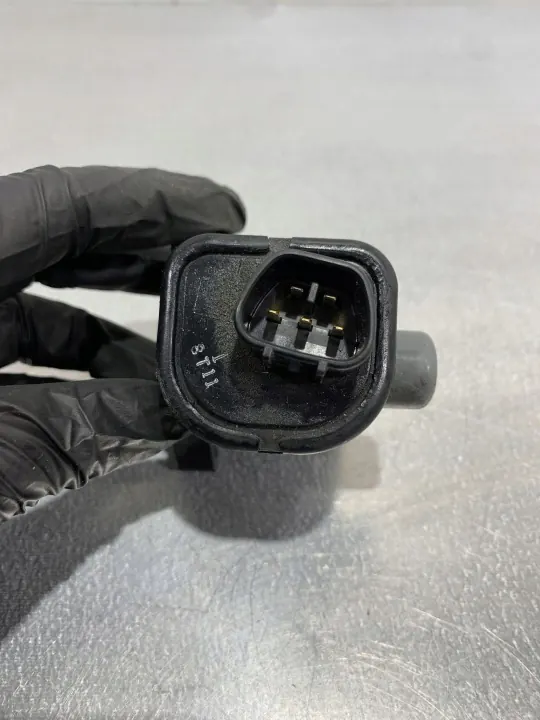 Subaru OE insugningsgrenrörsregulator OEM FBZ19224 image 3